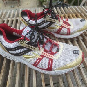 Brooks Racer ST 4 Red Black White and Gold Running Shoes Size 9 Men's.